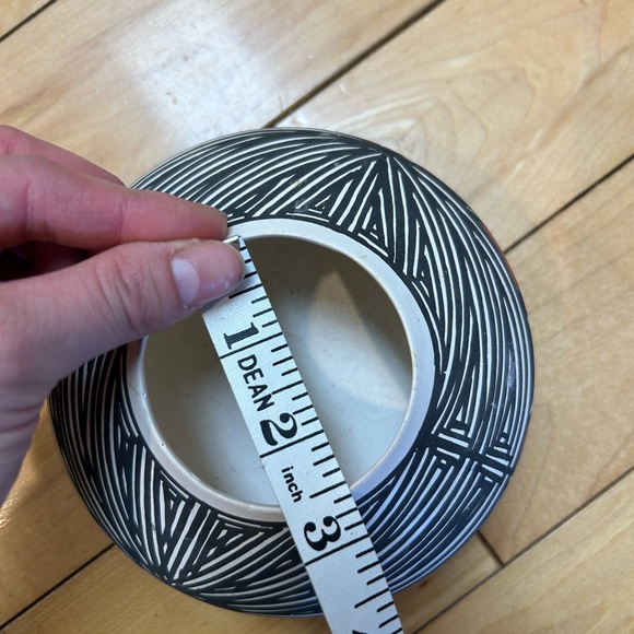 Acoma pottery piece - Picture 2 of 7